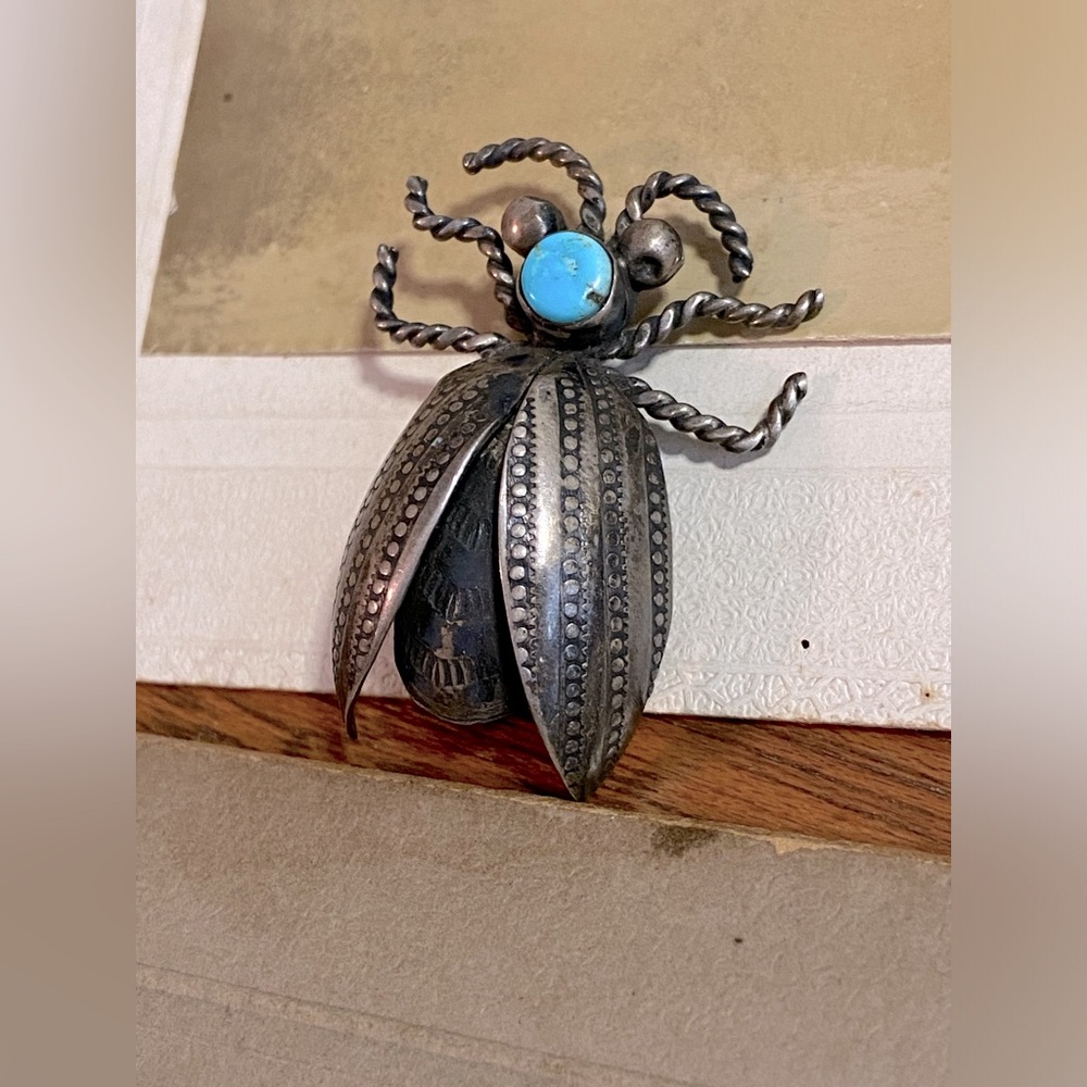 Vintage Sterling Silver Native American Turquoise Flying Beetle Brooch - Picture 4 of 10